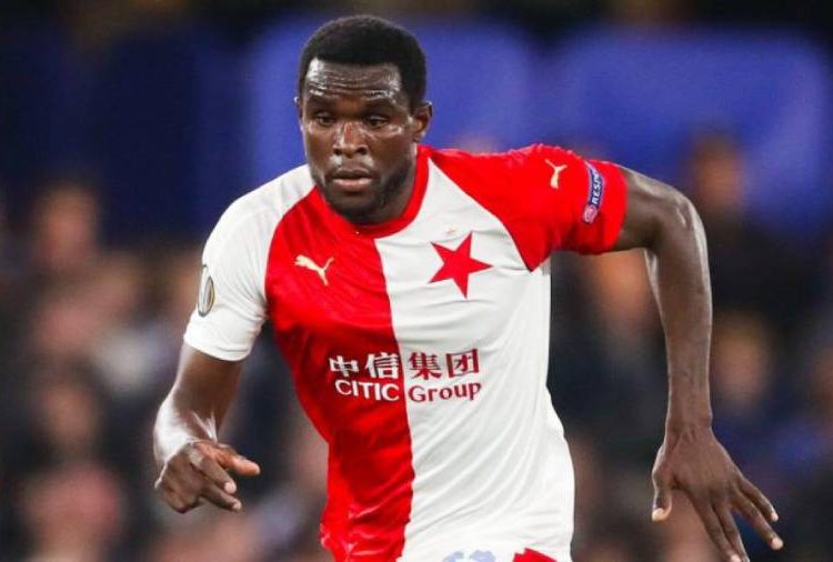 Michael Ngadeu-Ngadjui pisté par un géant turc