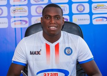 Alassane Diao signe officiellement 2 ans au Azam FC