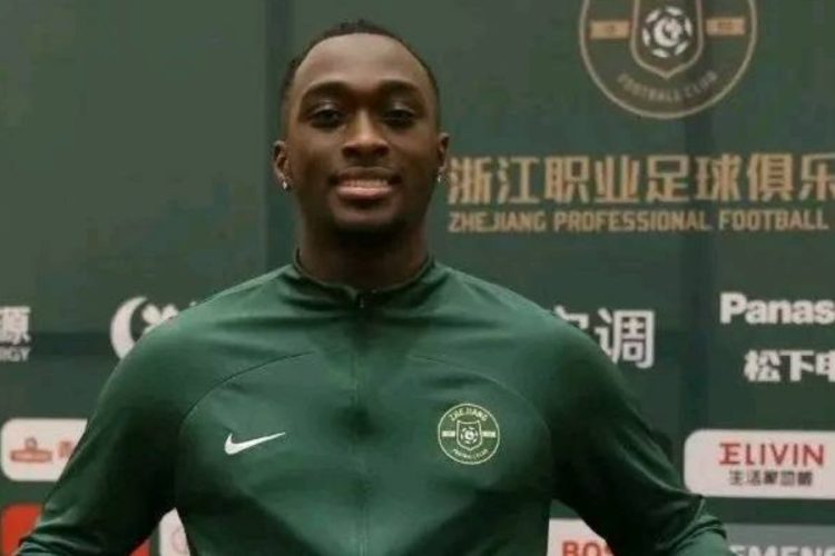 Le Zhejiang FC recrute Deabeas Owusu Sekyere