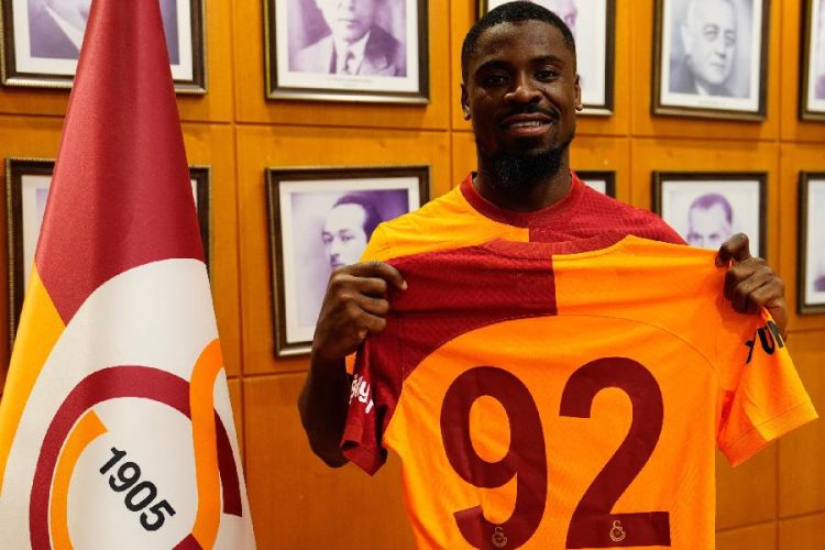 Galatasaray annonce officiellement la signature de Serge Aurier