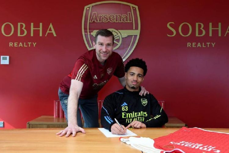 Arsenal officialise le premier contrat professionnel d&rsquo;Ethan Nwaneri