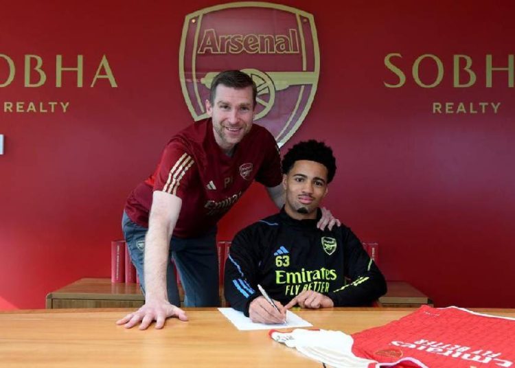 Arsenal officialise le premier contrat professionnel d’Ethan Nwaneri