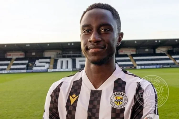 Elvis Bwomono