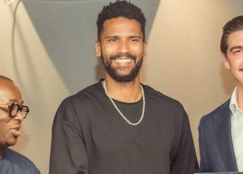 L’AS Vita Club officialise la signature de Kevin Tapoko