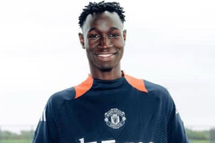 Manchester United annonce la signature de Sékou Koné