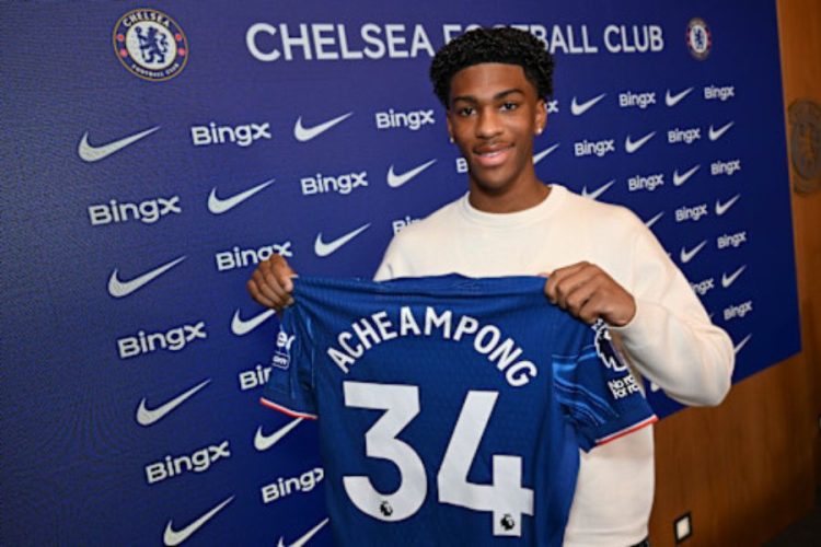 Josh Acheampong signe pro avec Chelsea FC