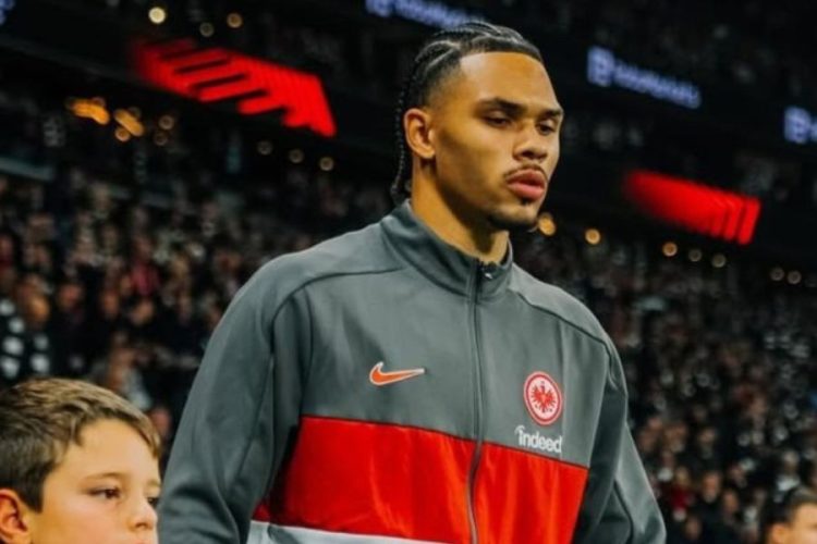 L&rsquo;Eintracht Francfort officialise la prolongation de Nnamdi Collins