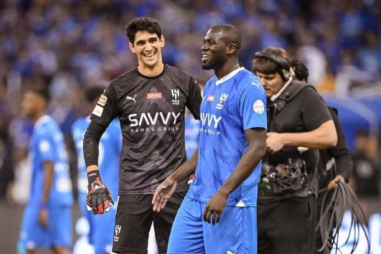 Yassine Bounou et Kalidou Koulibaly