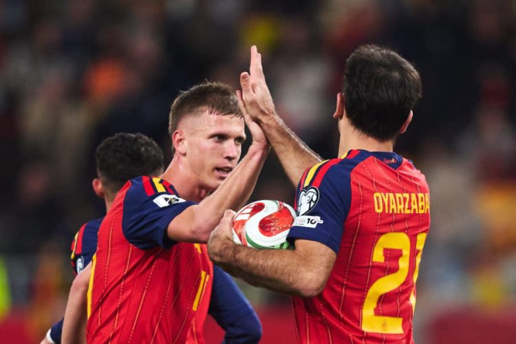 Dami Olmo (à g.) et Mikel Oyarzabal. Source photo : page officielle de l'équipe nationale d'Espagne sur X