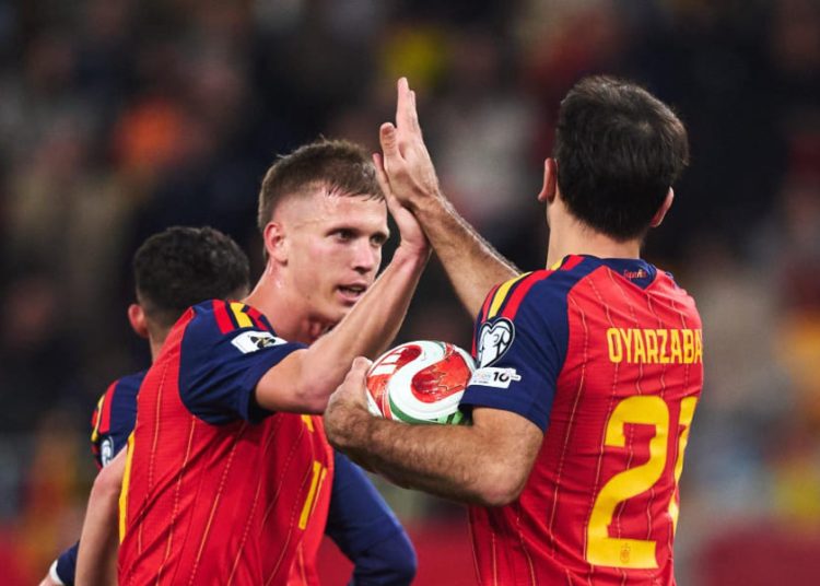 Dami Olmo (à g.) et Mikel Oyarzabal. Source photo : page officielle de l'équipe nationale d'Espagne sur X