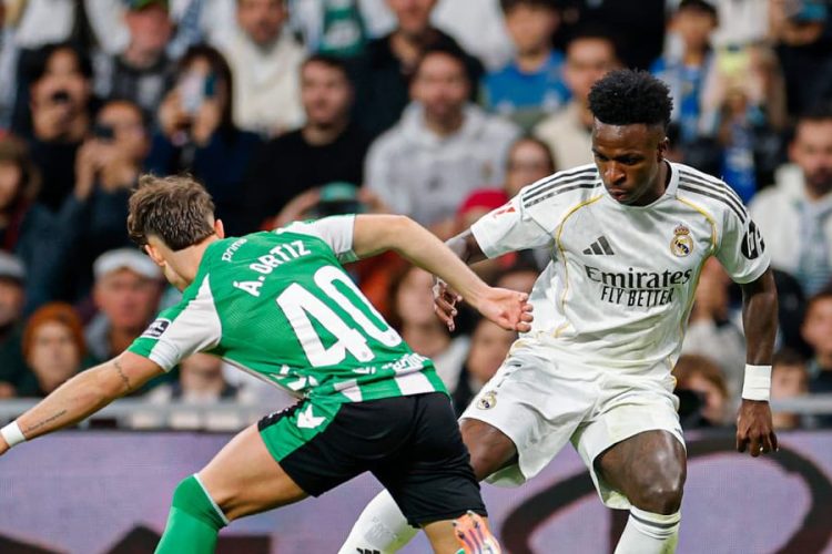Real Madrid vs Real Betis. Site officiel des Merengues
