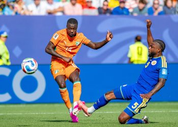 Nicolas Pépé (à g.) marque son deuxième but face au Curaçao