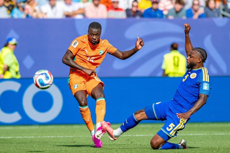 Nicolas Pépé (à g.) marque son deuxième but face au Curaçao