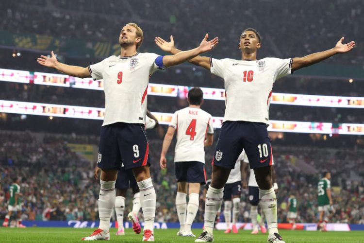 Harry Kane (9) et Jude Bellingham (10). Page officielle de l'équipe d'Angleterre sur Facebook