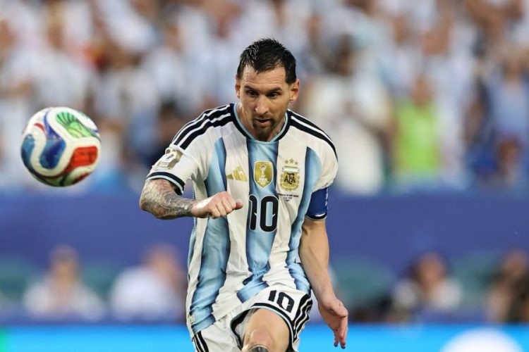 Lionel Messi. Page officielle de l'équipe d'Argentine sur Facebook