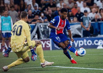 Désiré Doué (14) face à Aston Villa. Site officiel du PSG