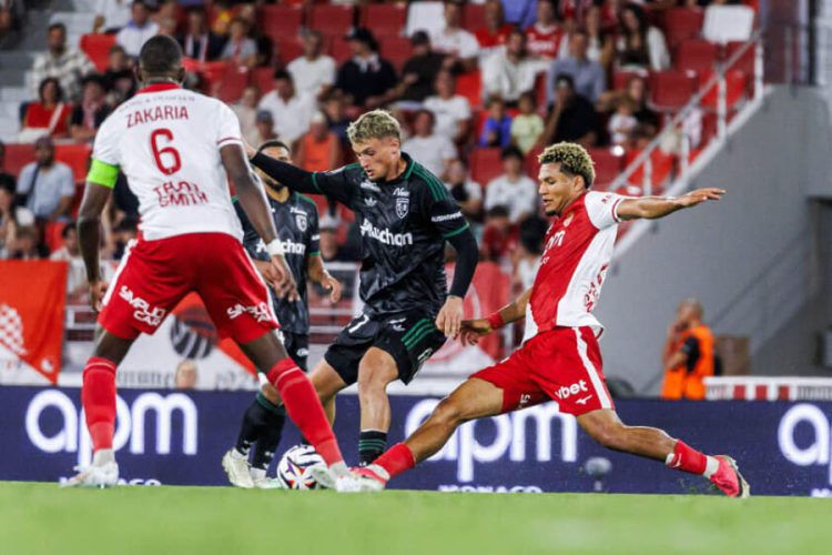 Paris Brunner (à d.) lors du match Monaco vs Lens. Site officiel des Monégasques